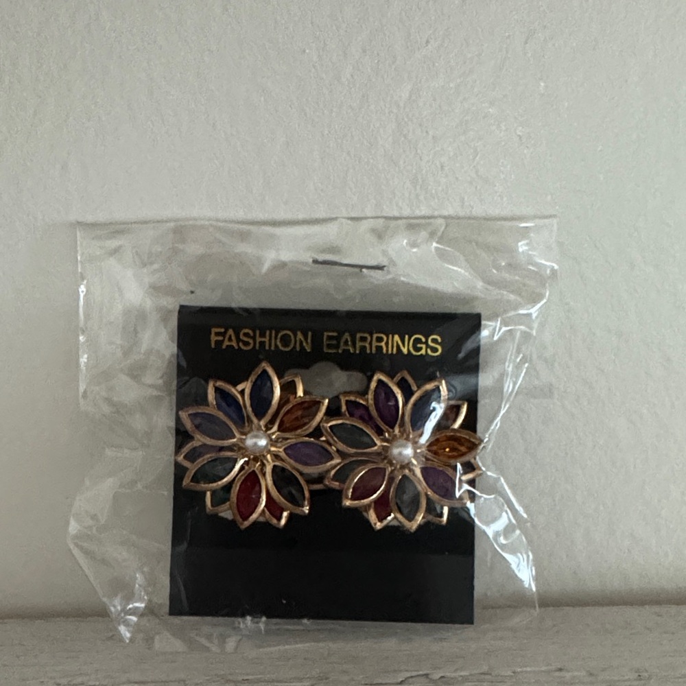 Vintage Clip on Floral Gold and Purple Fashion Earrings